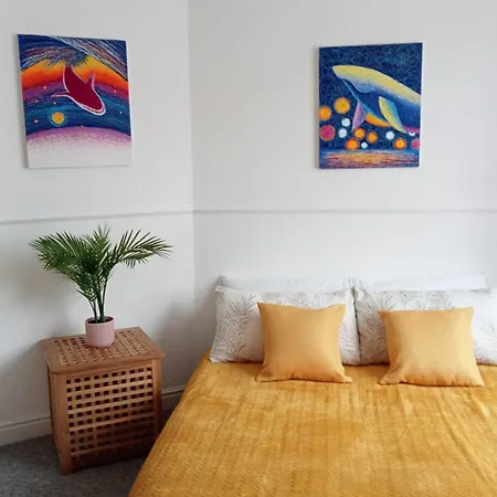 Long Term / Contractors / Discounts /free Parking Apartment Bristol
