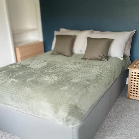 Long Term / Contractors / Discounts /free Parking Apartment Bristol